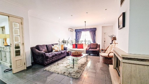 Apartamento T4 à venda na Avenida José Eduardo Vitor das Neves, 10