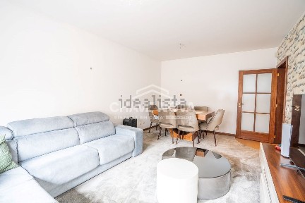 Apartamento T3 à venda na Rua Manuel Moreira Barros