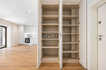 Apartamento T1 à venda na Rua Cedros, 48