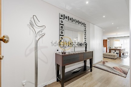 Apartamento T4 à venda na Rua 1º de Maio s/n