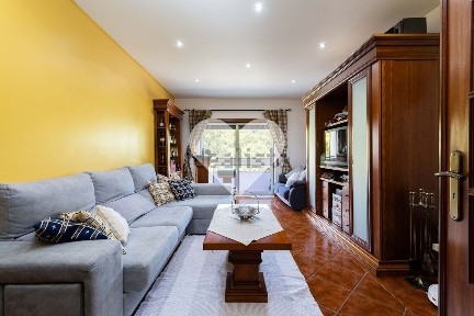 Apartamento T3 à venda na Rua Miguel Torga, 16
