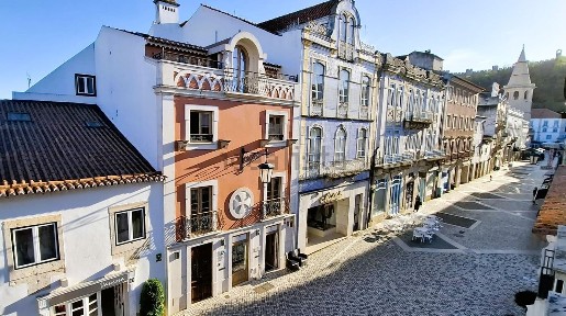 Apartamento T3 à venda na Rua Serpa Pinto, 68