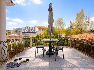 Apartamento T2 à venda no Largo de Dom Diogo Fernandes de Almeida