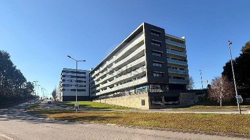 Apartamento T3 à venda na Rua Cavaco