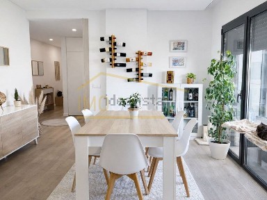 Apartamento T2 à venda na Rua Adelaide Cabete, 57