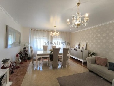 Apartamento T4 à venda na Rua Doutor Francisco Barbosa