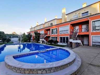 Apartamento T3 à venda na Rua Azinhaga dos Bacelos, 2