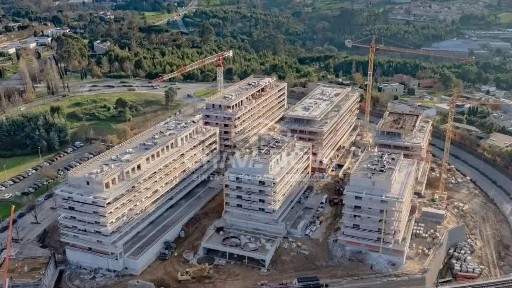 Apartamento T2 à venda na Rua Doutor Albino Aroso s/n