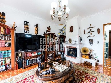 Apartamento T4 à venda na Rua do Cardeal