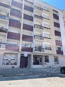 Apartamento T3 à venda na Rua Ana de Macedo