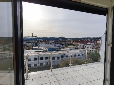 Apartamento T4 à venda na Rua Carlos Maria Pereira, 19
