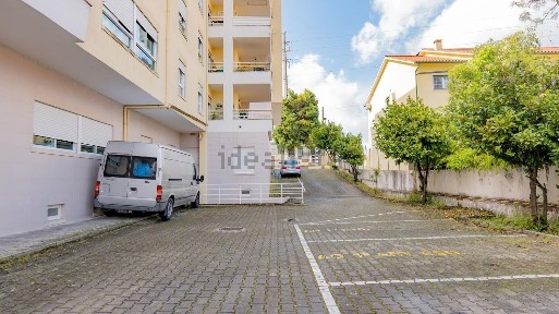 Apartamento T4 à venda na Rua dos Ferroviários, 27