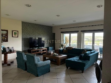 Apartamento T5 à venda em São João Baptista