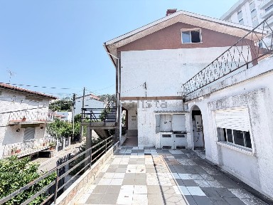 Moradia geminada à venda no Alto de S. João - Portela - Pinhal de Marrocos