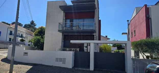 Moradia independente à venda em Eiras e São Paulo de Frades