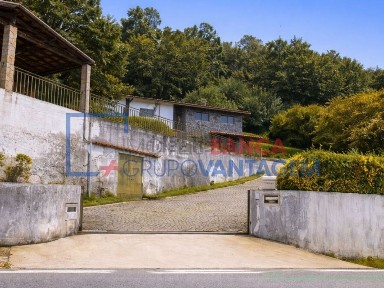 Moradia independente à venda em Arrifana
