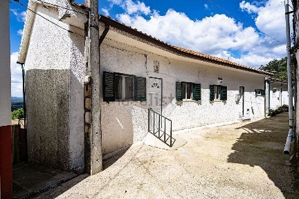 Moradia independente à venda em Lousã