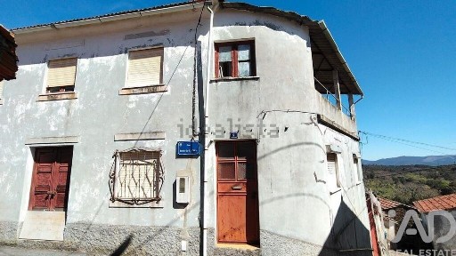 Moradia independente à venda em Alvares