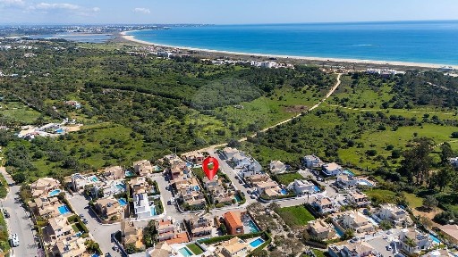 Arrendamento de moradia independente na Quinta dos Pinheiros