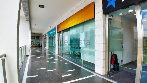 Espaço comercial com rentabilidade à venda em Marrazes e Barosa