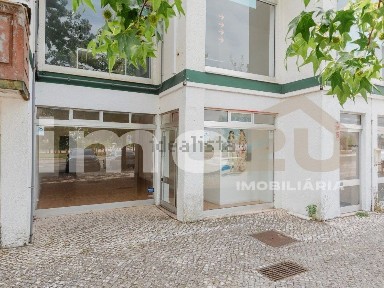 Espaço comercial à venda na Rua Infante Dom Henrique