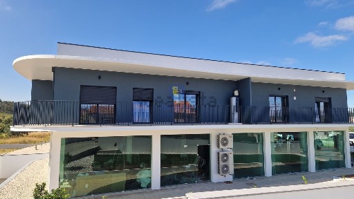 Espaço comercial à venda em Pelariga