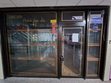 Espaço comercial à venda em Portela - Marquês de Pombal