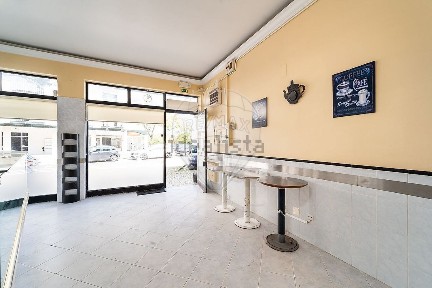 Espaço comercial à venda na Rua do Azambuja