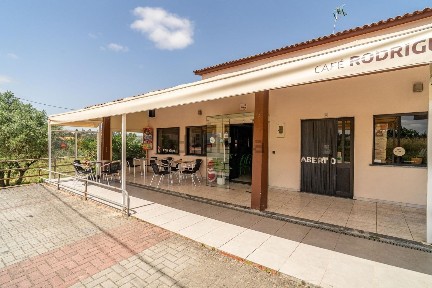 Almagreira, Rua Principal