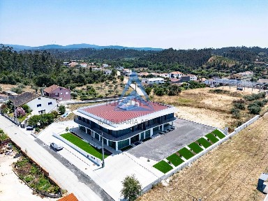 Espaço comercial à venda em Pelariga
