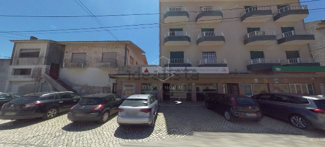 Espaço comercial à venda na Rua 25 de Abril, 82