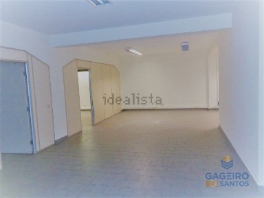 Espaço comercial à venda em Santo Onofre e Serra do Bouro