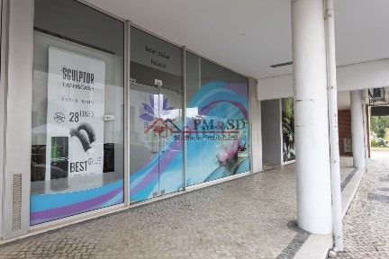 Espaço comercial à venda em Marrazes e Barosa
