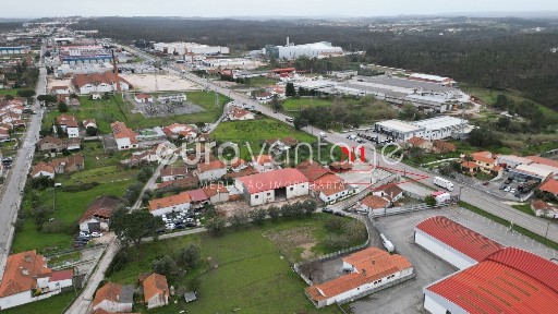 Espaço comercial ou armazém à venda na Rua Olival Da Fonte s/n