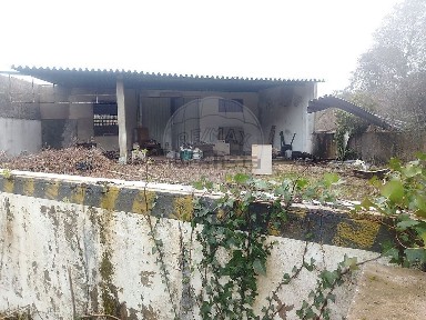 Armazém à venda na Rua da Portela