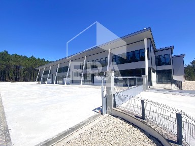Armazém à venda na Travessa da Industria - Toupeira, Cerca