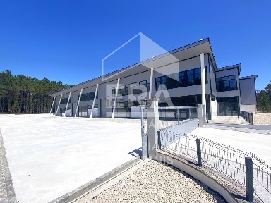 Armazém à venda na Travessa da Industria - Toupeira, Cerca