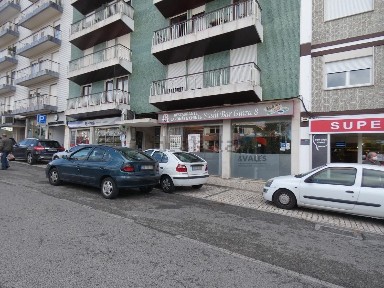 Espaço comercial com rentabilidade à venda na Praça João de Deus Ramos s/n