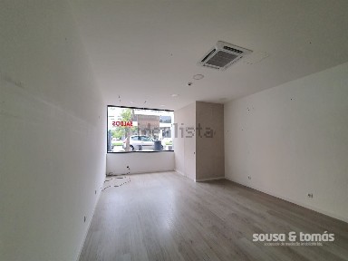 Espaço comercial à venda em Marrazes e Barosa