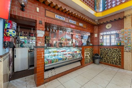 Espaço comercial à venda na Rua Rui Couceiro Neto da Silva, 5