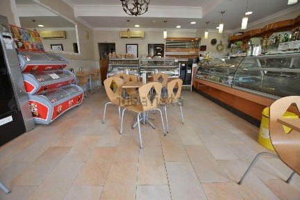Espaço comercial à venda na Rua Doutor Carlos Manuel Saudade e Silva s/n