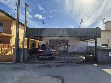 Armazém à venda na Travessa Jornal da Marinha Grande