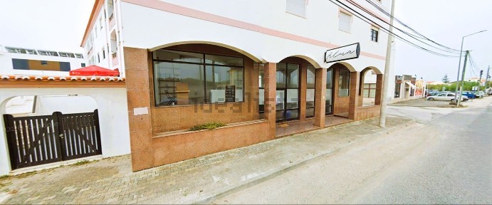 Espaço comercial com rentabilidade à venda na Avenida do Mar