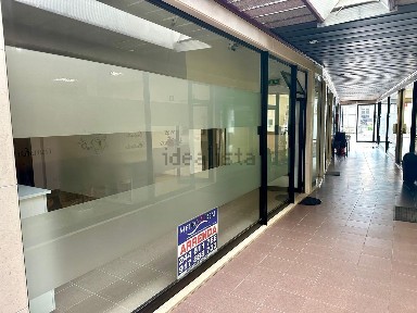 Espaço comercial à venda na Rua 28 de Maio, 14