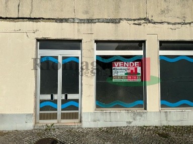 Espaço comercial à venda na Estrada Figueira da Foz, 75