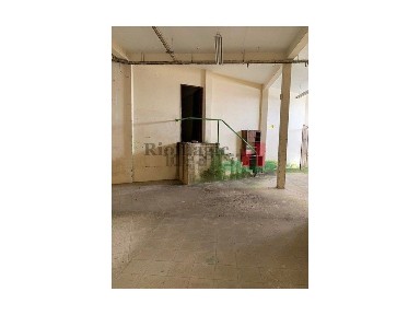 Espaço comercial à venda na Rua do Azambuja