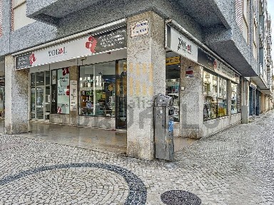 Espaço comercial à venda na Avenida 1º de Maio, 19 -a