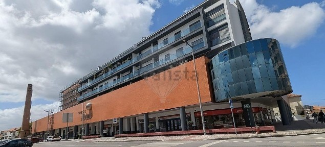 Espaço comercial à venda na Rua das Portas Verdes