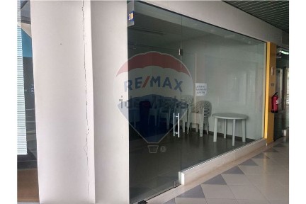 Espaço comercial à venda na Avenida Heróis do Ultramar