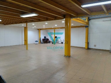 Espaço comercial ou armazém à venda na Cidade